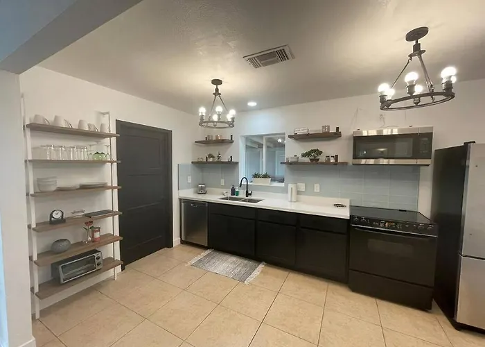 Zzz Msg For 5 Percent Off Zzz 3bed 1bath Kingkingqueenbeds House Midtownphx Phoenix